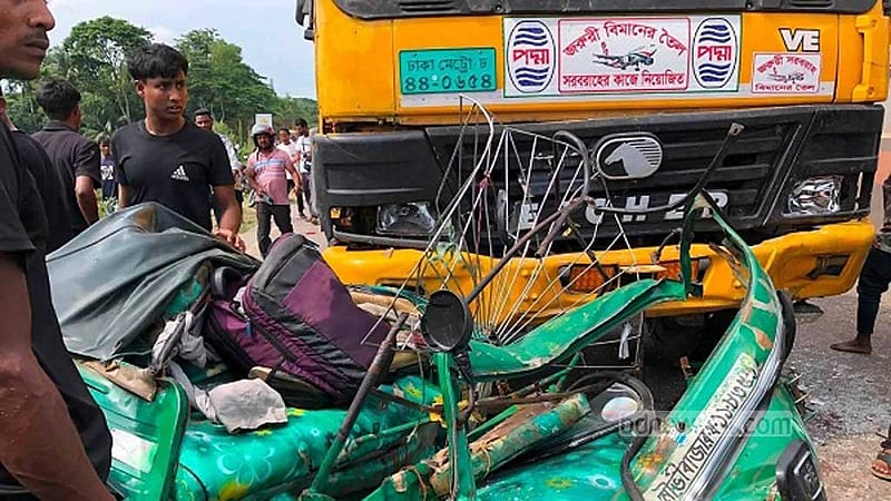 সিলেটে তেলবাহী ট্রাক ও অটোরিকশার সংঘর্ষে ৪ জন নিহত