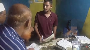 চা দোকানে চলছিল এইচএসসির উত্তরপত্র মূল্যায়ন, ১ বস্তা খাতা জব্দ