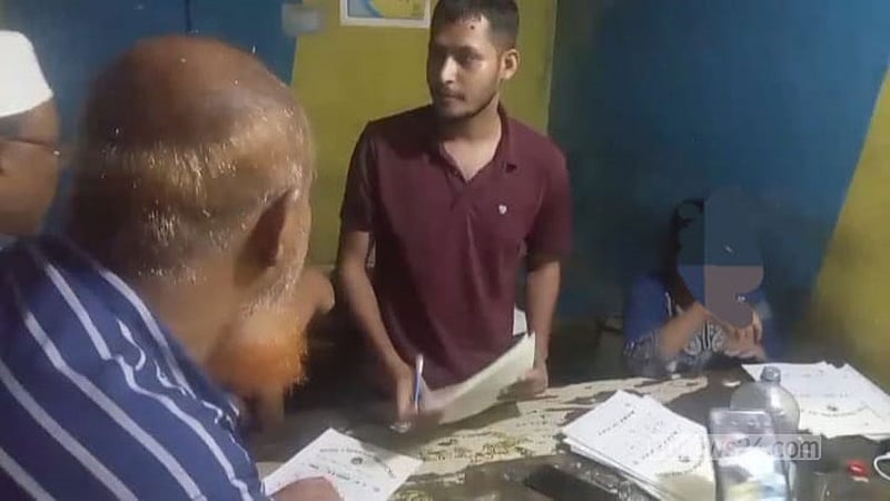 চা দোকানে চলছিল এইচএসসির উত্তরপত্র মূল্যায়ন, ১ বস্তা খাতা জব্দ