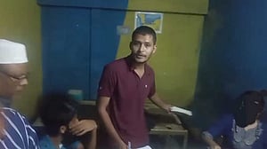 চায়ের দোকানে এইচএসসির খাতা দেখার অভিযোগে শিক্ষককে ‘অব্যাহতি’