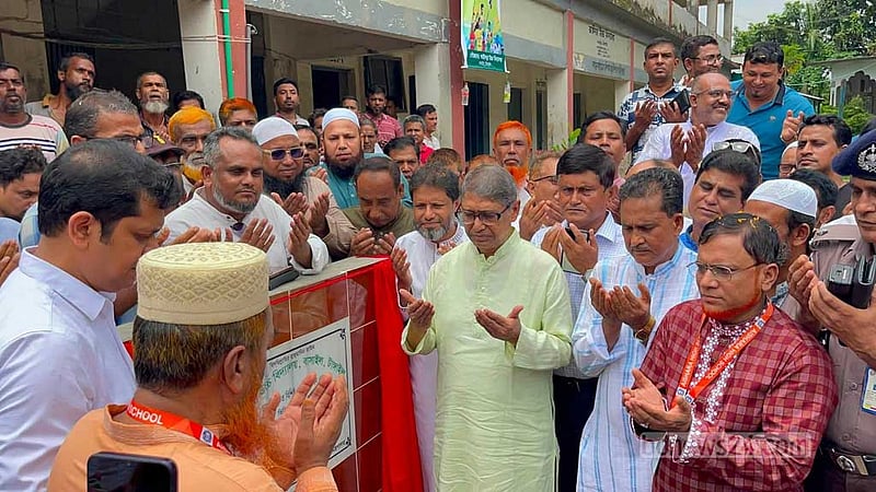 জ্বালাও-পোড়াও করে ফ্যাসিবাদের চরিত্রে যাবেন না: মুক্তিযুদ্ধ বিষয়ক মন্ত্রী