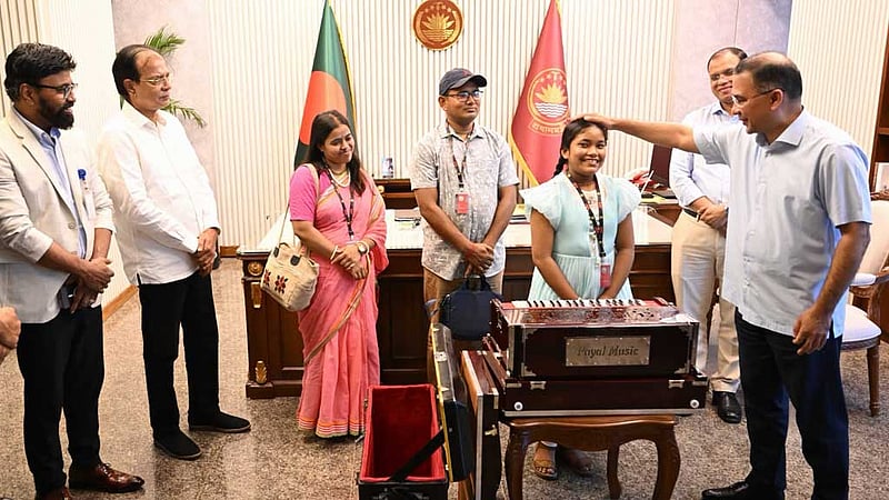 বোতল দুর্ঘটনা ও অনুশ্রীর আশা জাগানিয়া হারমোনিয়াম