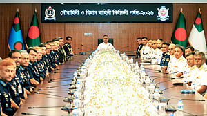 নৌ ও বিমান বাহিনীর পদোন্নতিতে ‘দক্ষতা, বিশ্বস্ততা ও আনুগত্যে’ জোর প্রধানমন্ত্রীর