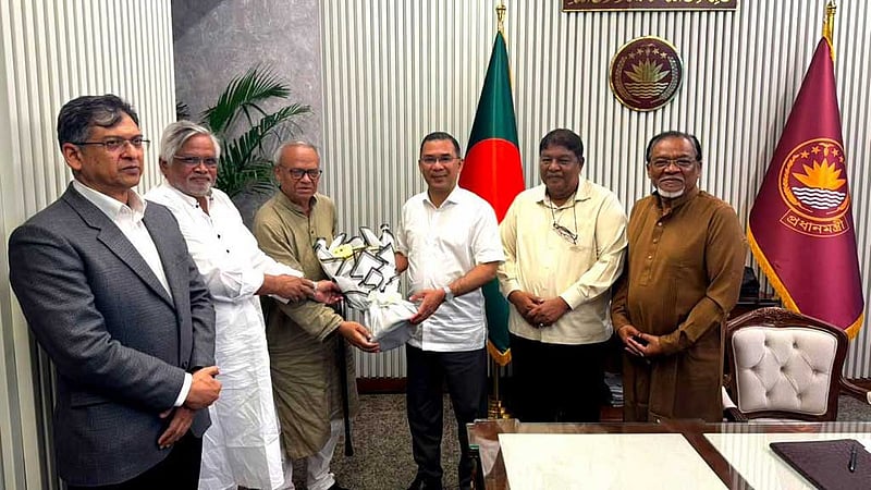 তারেক রহমানের সঙ্গে বিএনপির স্থায়ী কমিটির নতুন সদস্যদের সাক্ষাৎ