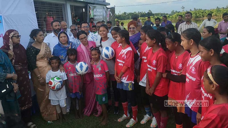 ঠাকুরগাঁওয়ের নারী ফুটবলারদের পাশে জাতীয় মহিলা ক্রীড়া সংস্থা