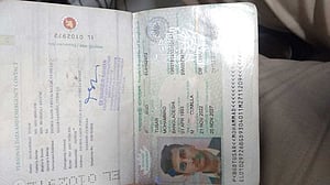 অন্তর্বাসে করে সোনার পেস্ট-স্বর্ণালঙ্কার, দুবাইফেরত যাত্রী আটক
