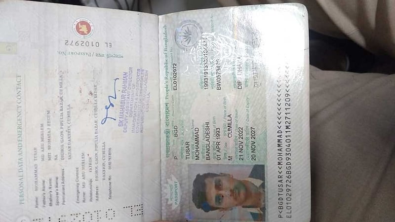 অন্তর্বাসে করে সোনার পেস্ট-স্বর্ণালঙ্কার, দুবাইফেরত যাত্রী আটক