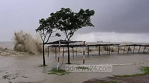 লঘুচাপ: বন্দরে সতর্ক সংকেত বহাল