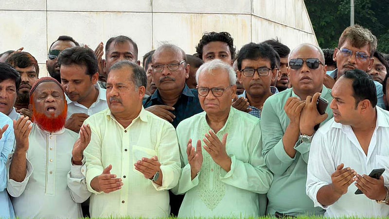 জিয়া দম্পতির কবরে স্বপনের শ্রদ্ধা