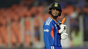 আভিশেককে বিরতি দিতে বললেন শেবাগ