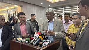 ‘সরকারি চাকরিজীবীদের বেতন বাড়াতে টাকা রেখে যাবে অন্তর্বর্তী সরকার’