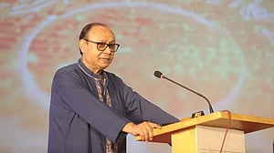 বসুন্ধরা চেয়ারম্যানসহ পরিবারের ৪ সদস্যের বিদেশযাত্রার অনুমতি মেলেনি