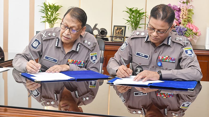 দায়িত্ব নিলেন নতুন আইজিপি আলী হোসেন ফকির