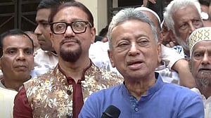 বন্দরে ‘শিগগিরই’ গতি বাড়বে, আশা অর্থমন্ত্রীর
