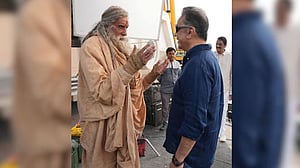 একসঙ্গে শুটিং সেটে ৪০ বছর পর