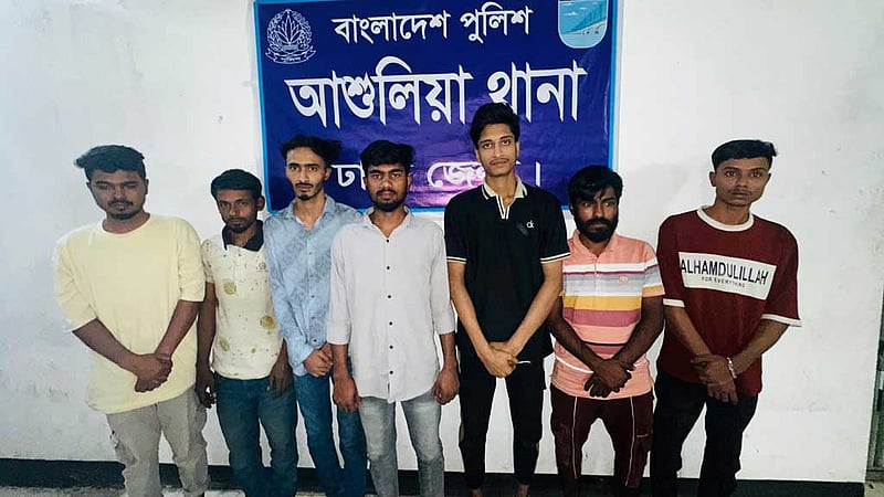 আশুলিয়ায় ‘কিশোর গ্যাংয়ের’ ১৪ জন আটক