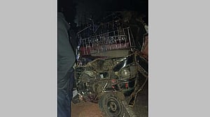 বাগেরহাটে মাহেন্দ্র ও ট্রাকের সংঘর্ষে ২ যুবক নিহত