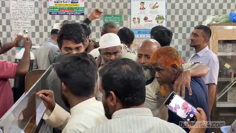 বঙ্গোপসাগরে ‘জলদস্যুদের’ হামলা, ২ জেলে গুলিবিদ্ধ