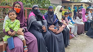 বরিশালে ৩ দাবিতে আদালত বর্জন আইনজীবীদের, ভোগান্তি বিচারপ্রার্থীদের
