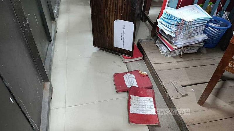 আওয়ামী লীগ নেতার জামিন: বিএনপিপন্থি আইনজীবীদের বিক্ষোভ, এজলাসে হট্টগোল