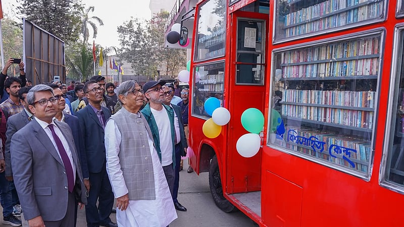 ভ্রাম্যমাণ লাইব্রেরির চাকা আবার ঘুরছে