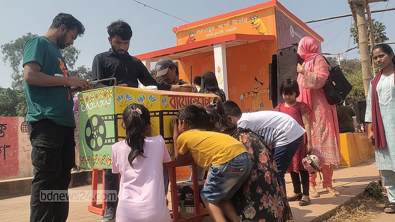 বইমেলা: বায়োস্কোপ আর পাপেট থিয়েটারে রঙিন হল শিশুপ্রহর