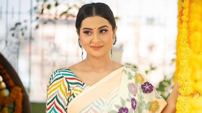 ‘আমি এখনও বিবাহিত’, মা হওয়ার গুঞ্জনে বুবলী