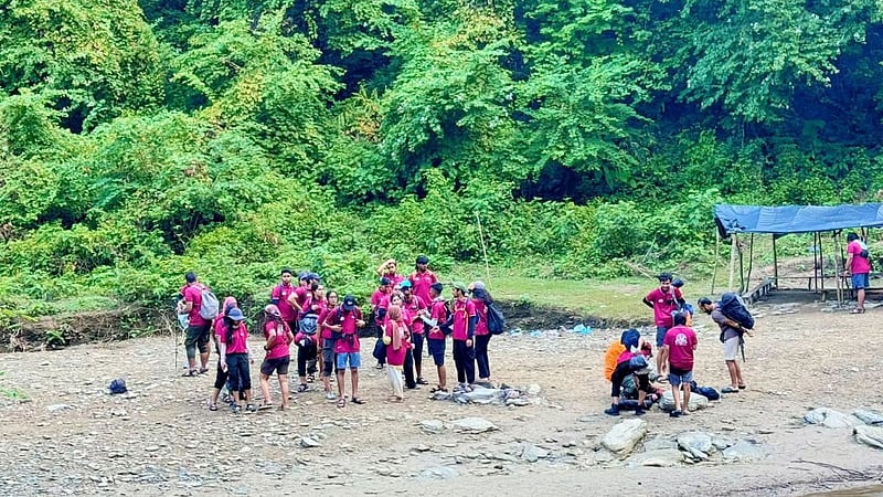 ক্যাম্পিংয়ে গেলে যেসব জিনিস সঙ্গে রাখা উচিত