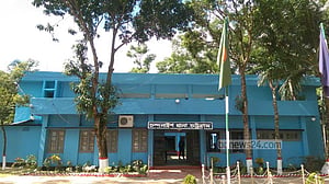 চন্দনাইশে ১০ লাখ টাকাসহ মাইক্রোবাস আটক