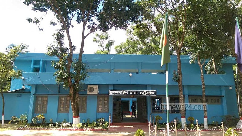 চন্দনাইশে ১০ লাখ টাকাসহ মাইক্রোবাস আটক