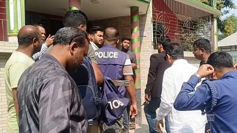 চাঁদপুরে ঘরে বৃদ্ধার লাশ, পুত্রবধূকে হাত-পা বাঁধা অবস্থায় উদ্ধার