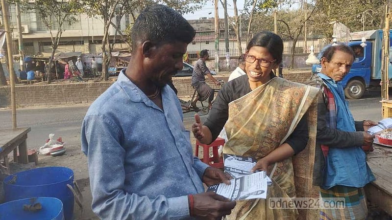 ‘আপনাকেও ভোট দিতে হবে?’ প্রচার মাঠে হরেক অভিজ্ঞতা নারীর