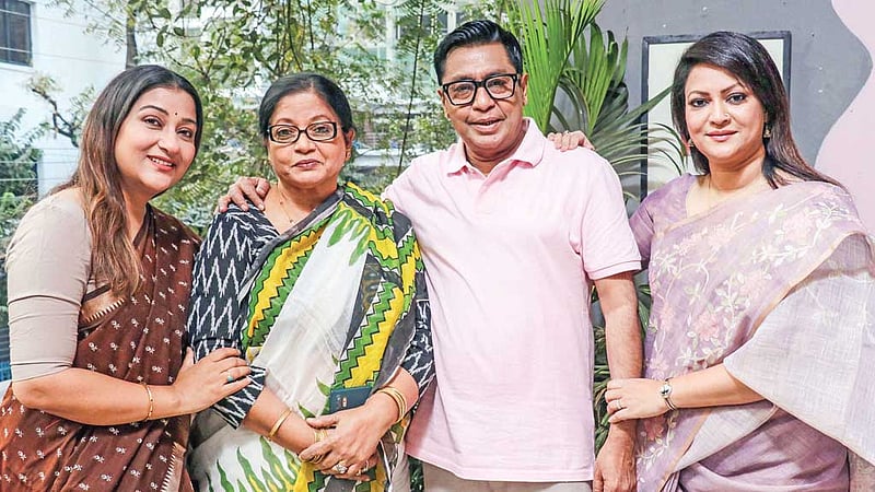 সাত বছর পর একসঙ্গে দীপা ও রিচি