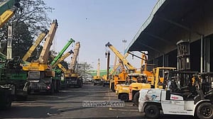 ফের লাগাতার ধর্মঘটে চট্টগ্রাম বন্দর