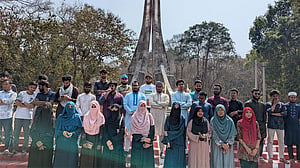 ধর্ষণের ‘দৃষ্টান্তমূলক’ বিচারের দাবিতে চাকসুর মানববন্ধন