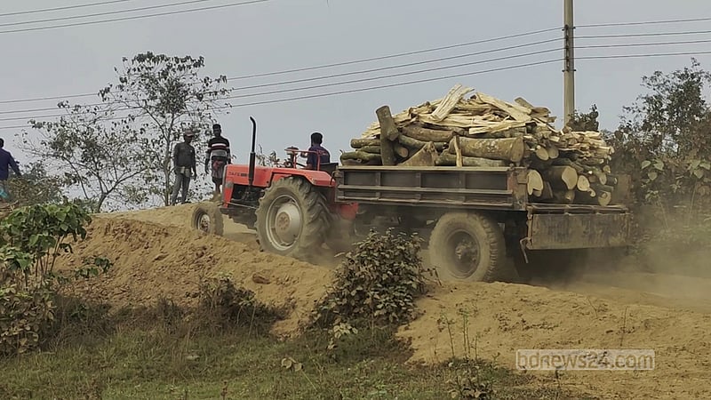 গোমতী নদীতে মাটি কাটা বন্ধে মামলার নির্দেশ