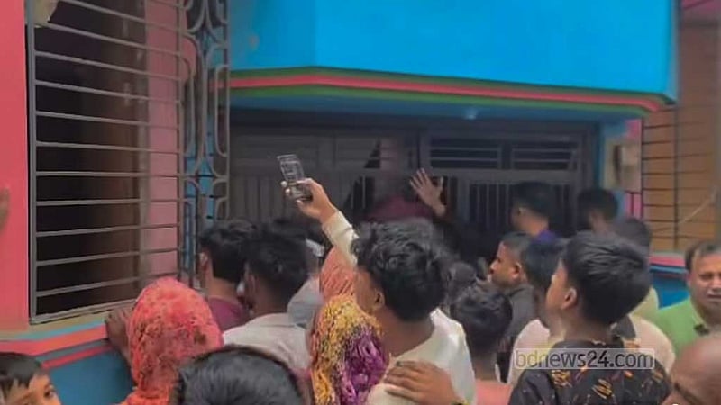 কুমিল্লায় প্রবাসীর স্ত্রী ও দুই শিশুর গলাকাটা মরদেহ উদ্ধার