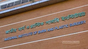 মোহাম্মদপুরে গ্যাস সিলিন্ডার থেকে আগুন, দগ্ধ ৮