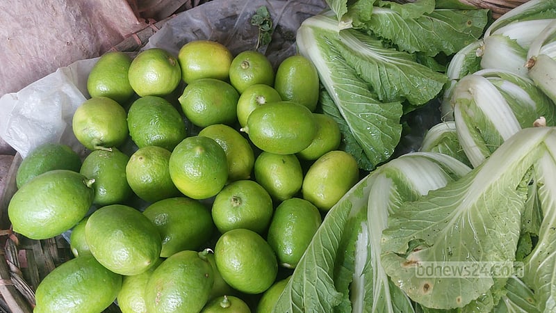 হঠাৎ চড়া লেবুর বাজার
