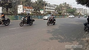 ঢাকার সড়ক ফাঁকা, দূরপাল্লায় ‘ঈদের মতো বাড়তি ভাড়া’