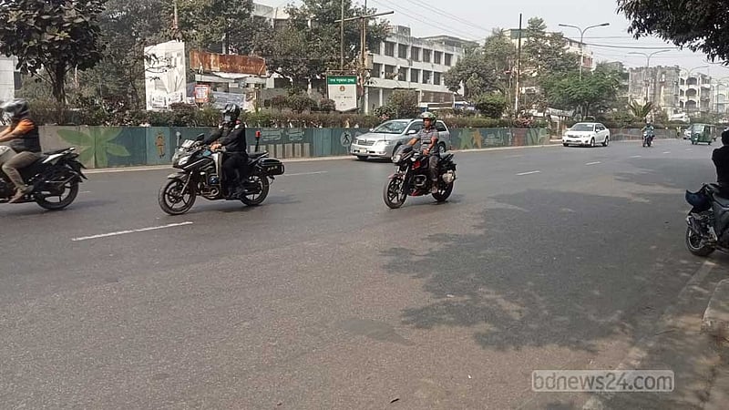 ঢাকার সড়ক ফাঁকা, দূরপাল্লায় ‘ঈদের মতো বাড়তি ভাড়া’