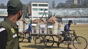 চট্টগ্রামের কেন্দ্রে কেন্দ্রে ভোটের উপকরণ