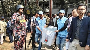 নির্বাচন: কেন্দ্রে যাচ্ছে ব্যালট পেপার
