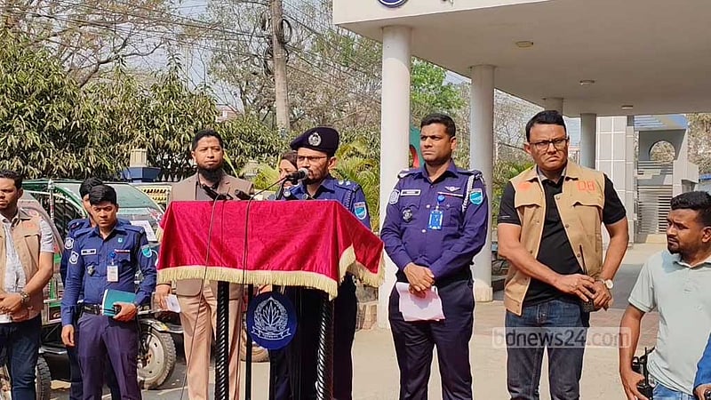 ফরিদপুরে চোরাই ‘ইজিবাইক কারখানার’ সন্ধান, ইঞ্জিন নম্বর বদলে হত বিক্রি
