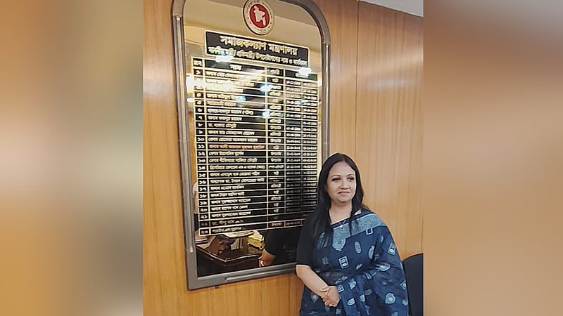 ৩৩ বছর পর বাবার অফিসে কন্যা: প্রতিমন্ত্রী ফারজানা শারমিনের আবেগঘন পোস্ট