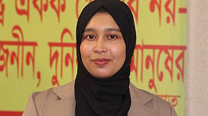 সাংসদ হওয়ার দৌড়ে অনার্স পড়ুয়া মুনিয়া