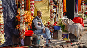 ফুলের দোকানে ক্রেতা খরা