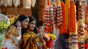 বসন্ত জাগ্রত দ্বারে