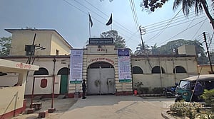 ভোটের লড়াইয়ে কারাবন্দি তিন প্রার্থী