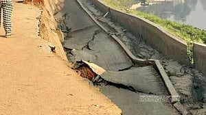গাজীপুরে উদ্বোধনের আগেই সড়কে ধস